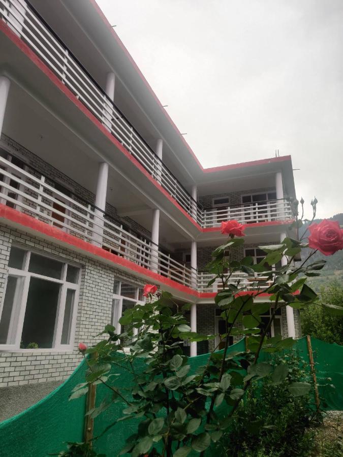 Multiverse Hostel & Stay Manali  Ngoại thất bức ảnh