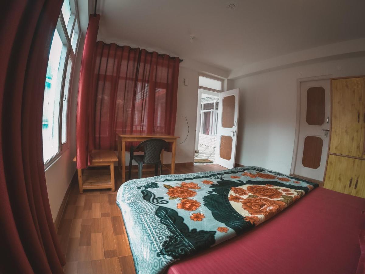 Multiverse Hostel & Stay Manali  Ngoại thất bức ảnh
